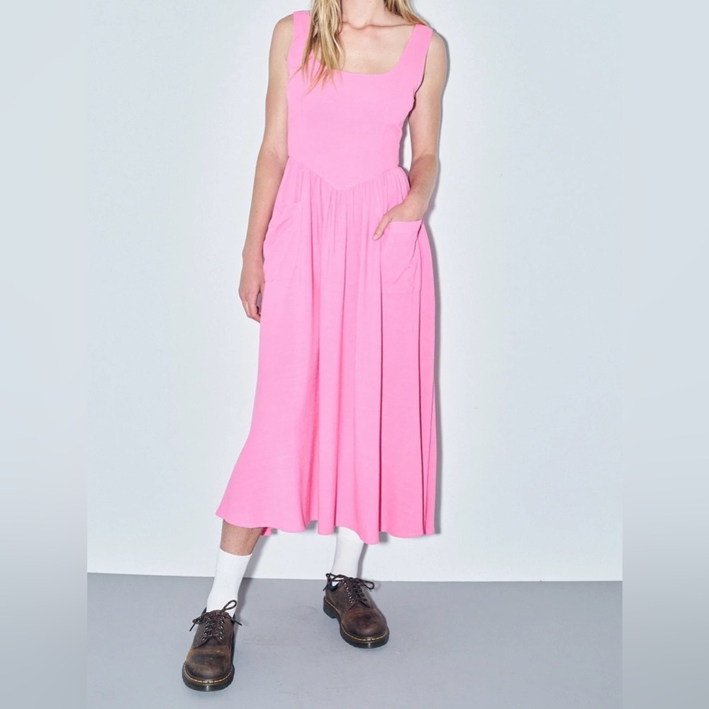 NEW WITH TAGS
Fashion Brand Company
Tradwife Soft Linen Dress Pink
XS
